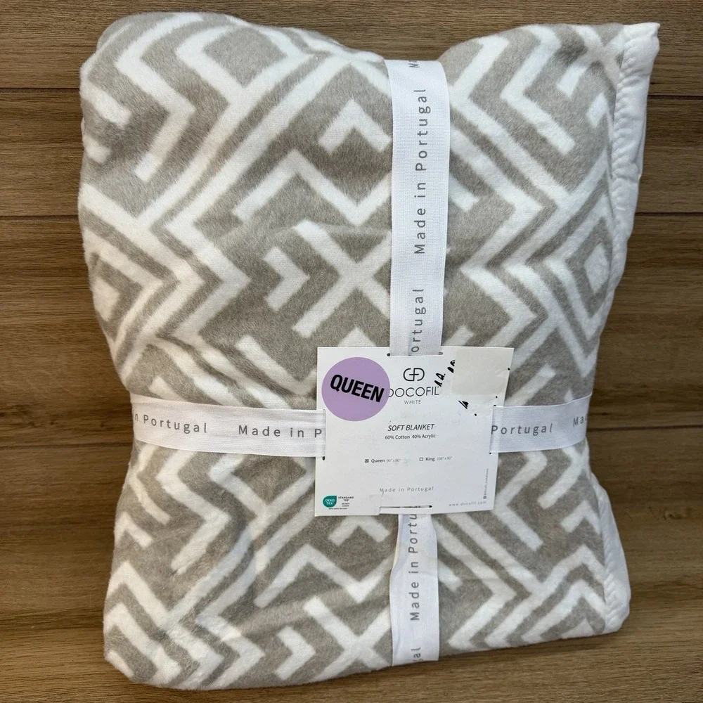 DOCOFIL White Luxury Soft Queen Blanket Cotton Blend Portugal Beige Geometric